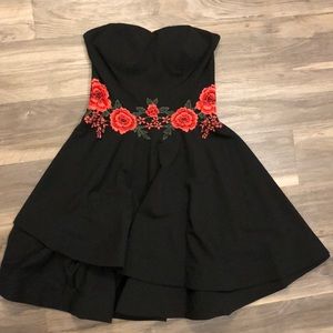 Roz & Ali Black Strapless Floral Embroidered Dress